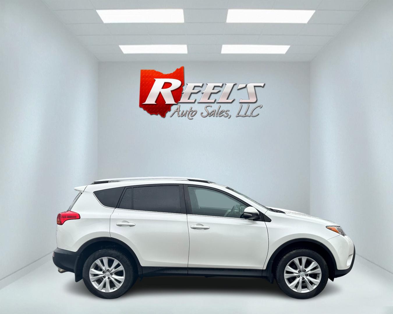 2013 White /Black Toyota RAV4 Limited (2T3DFREV1DW) with an 2.5L I4 DOHC 16V engine, 6-Speed Automatic transmission, located at 547 E. Main St., Orwell, OH, 44076, (440) 437-5893, 41.535435, -80.847855 - Photo#3